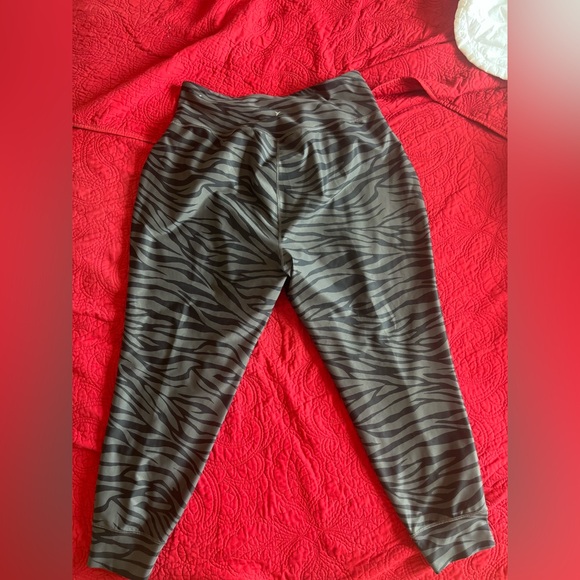 Old navy set.  Top XL. pants XXL - Picture 7 of 11